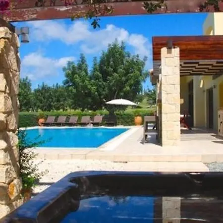 فيلة “you Can Rent This On A 5 Star Resort”paparouna *