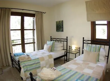 “you Can Rent This On A 5 Star Resort”paparouna فيلة